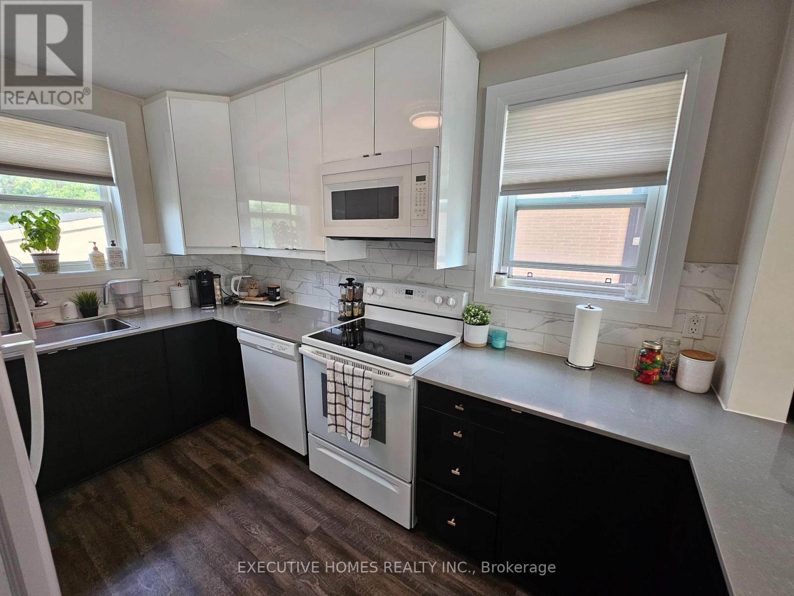 2 - 157 St Vincent Street, Barrie, Ontario  L4M 3Y9 - Photo 3 - S12664248