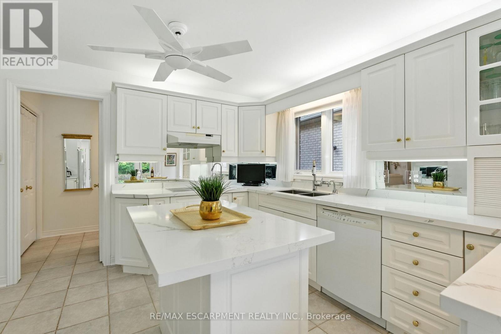 1104 Crofton Way, Burlington, Ontario  L7P 4W8 - Photo 15 - W12664256