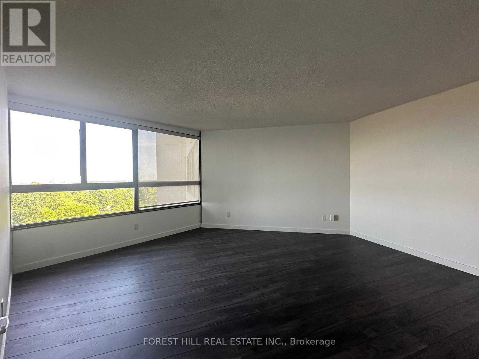 905 - 1300 Bloor Street, Mississauga, Ontario  L4Y 3Z2 - Photo 3 - W12664264