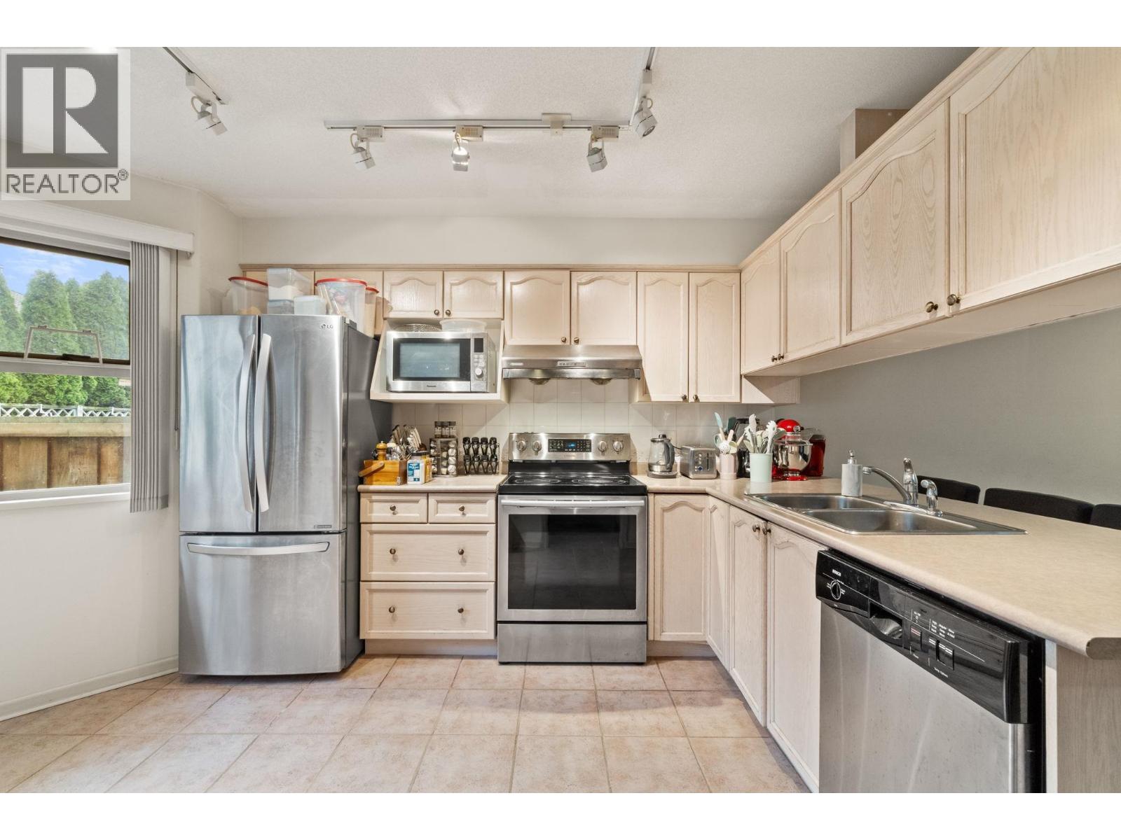 29 1255 Riverside Drive, Port Coquitlam, British Columbia  V3B 7W5 - Photo 11 - R3076000