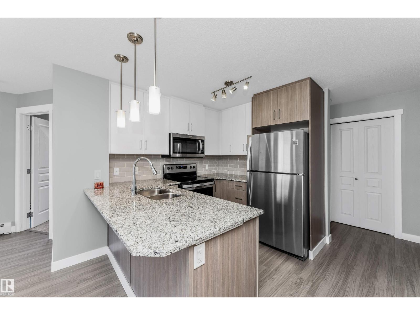 #301 3670 139 Av Nw, Edmonton, Alberta T5Y 3N5 - Photo 1 - E4469100