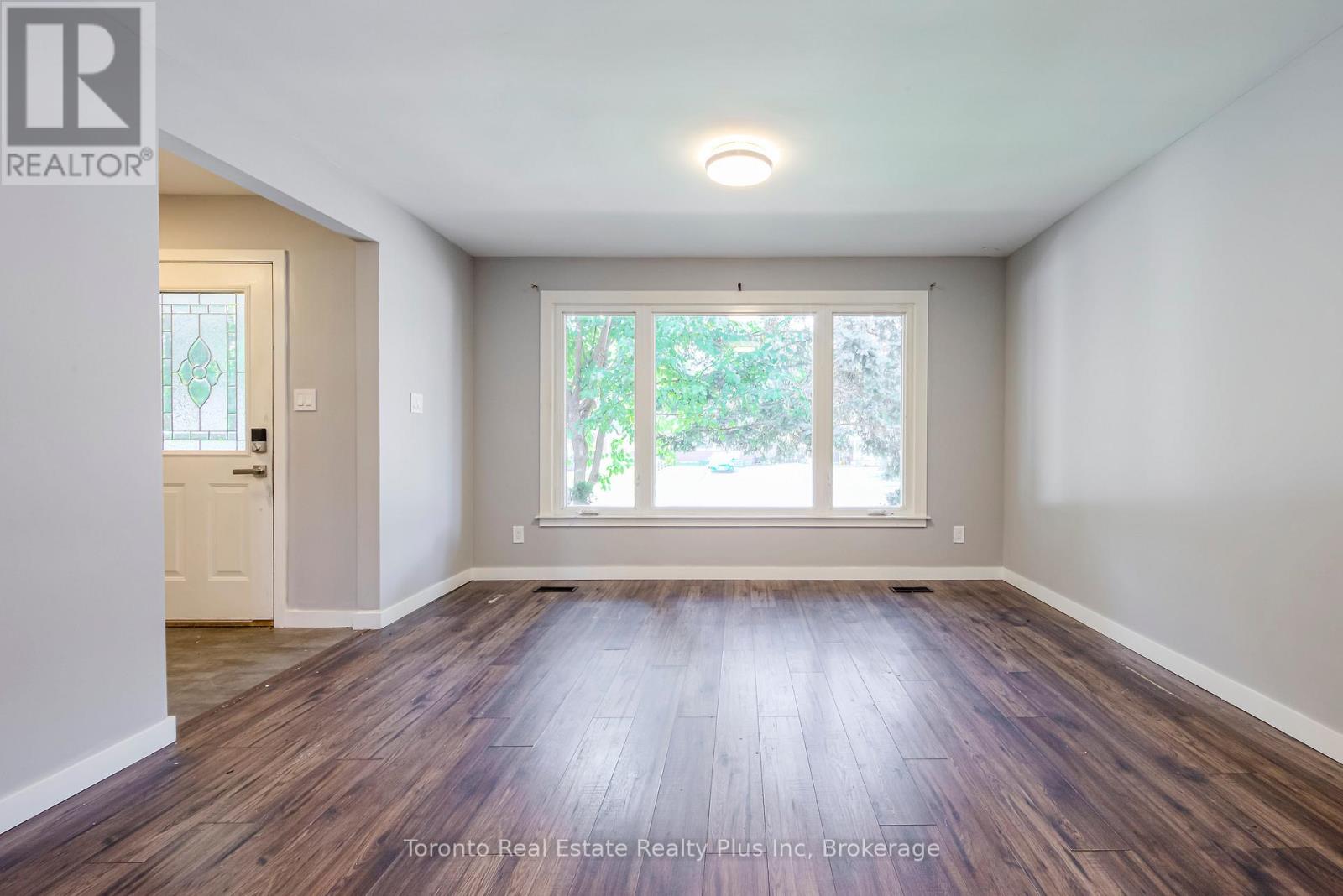 614 Gibb Street, Oshawa, Ontario  L1J 1Z7 - Photo 3 - E12664338