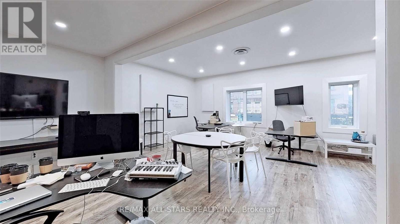 201 - 715 Queen Street E, Toronto, Ontario  M4M 1H1 - Photo 2 - E12664408