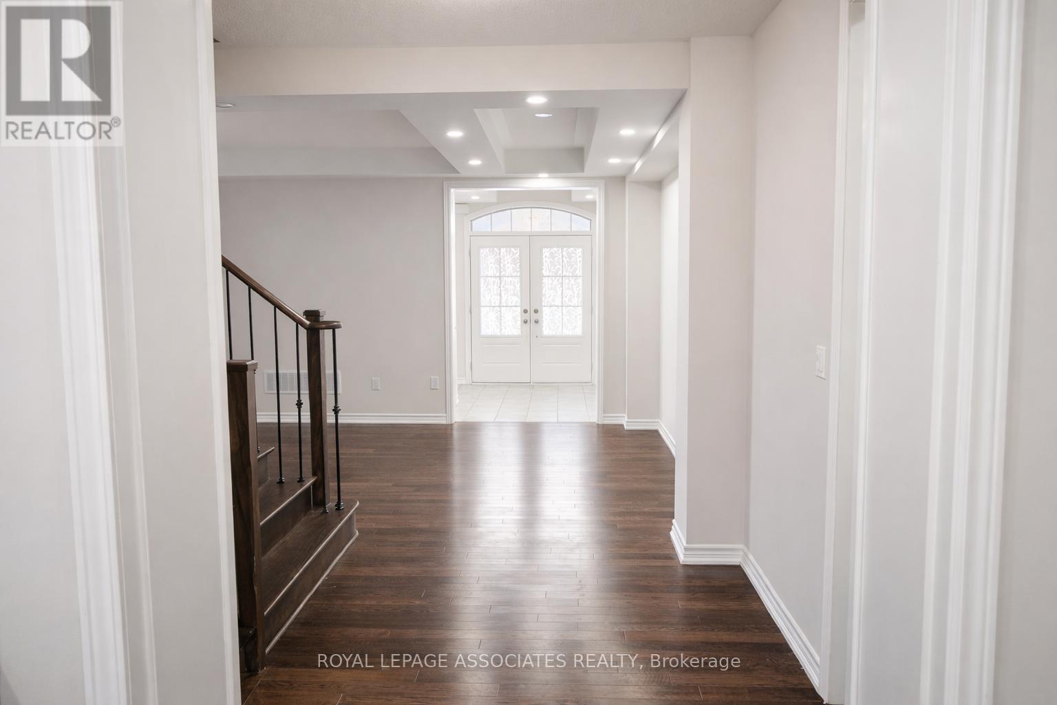 307 Reg Harrison Trail, Newmarket, Ontario  L3X 0M2 - Photo 2 - N12664354