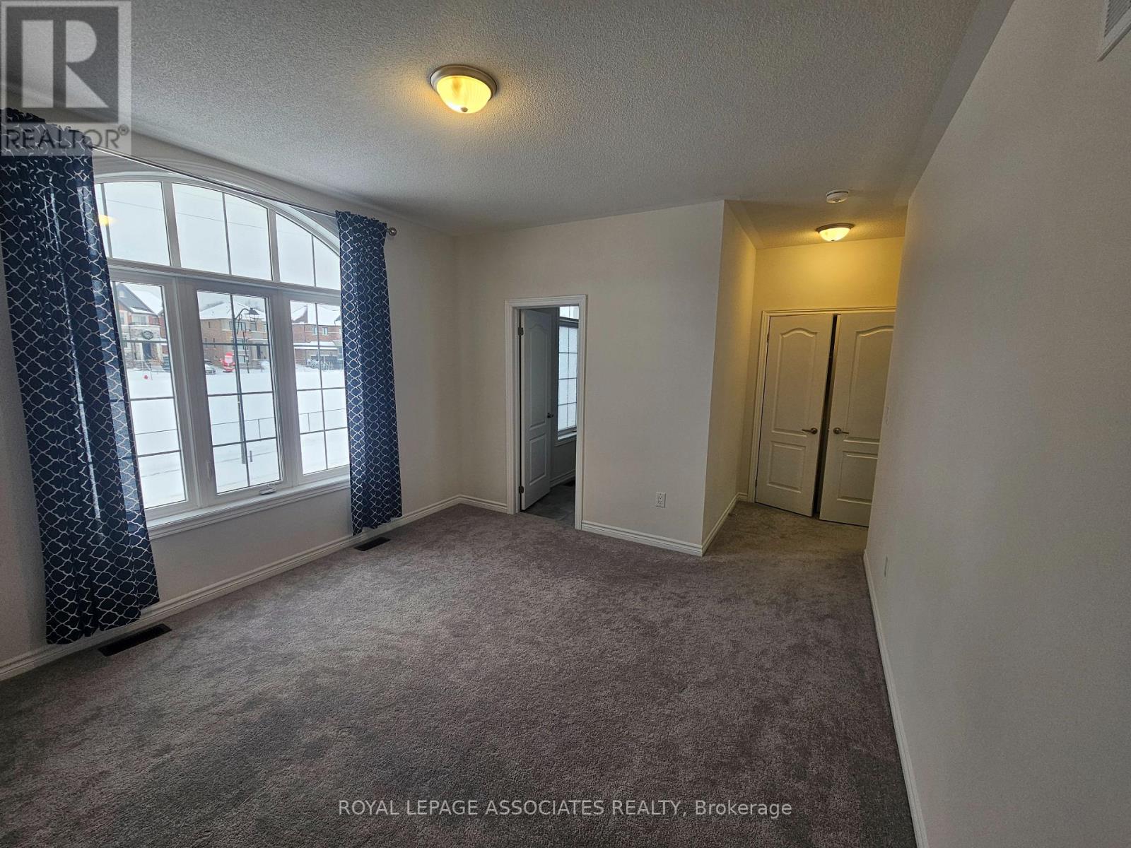 307 Reg Harrison Trail, Newmarket, Ontario  L3X 0M2 - Photo 20 - N12664354