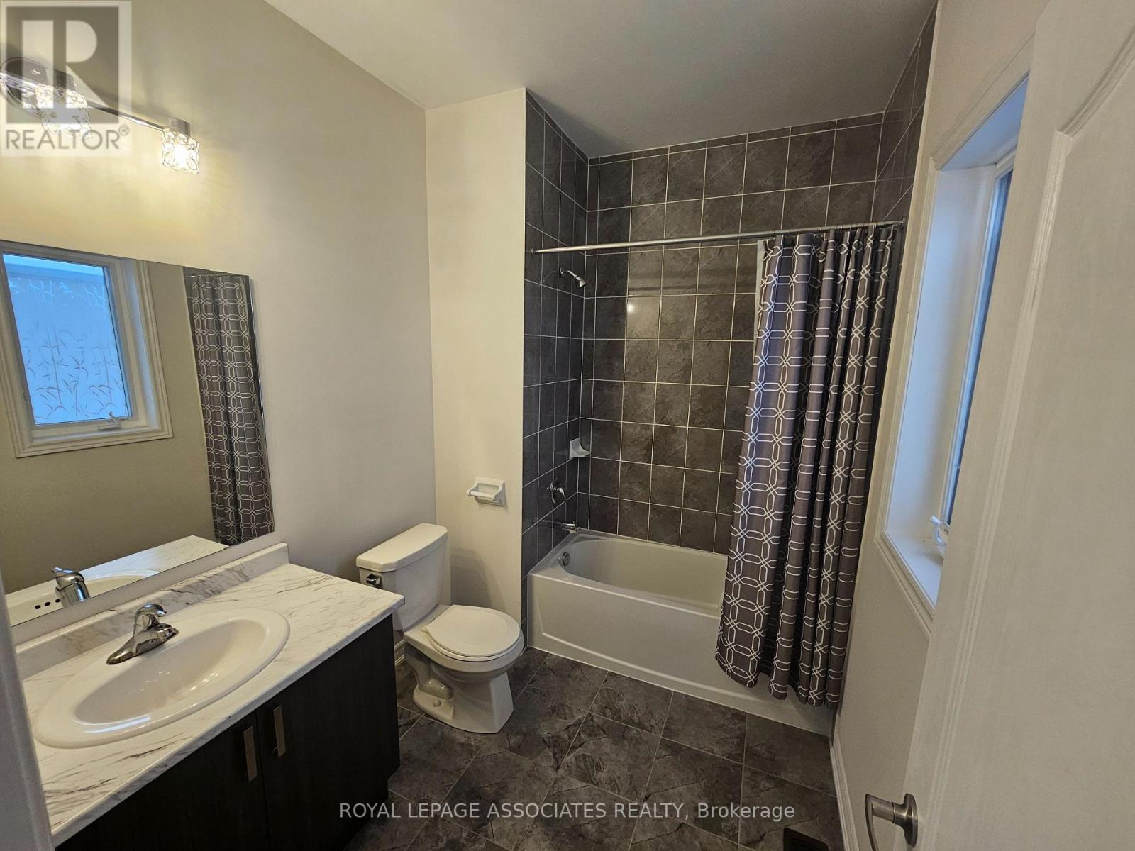 307 Reg Harrison Trail, Newmarket, Ontario  L3X 0M2 - Photo 23 - N12664354