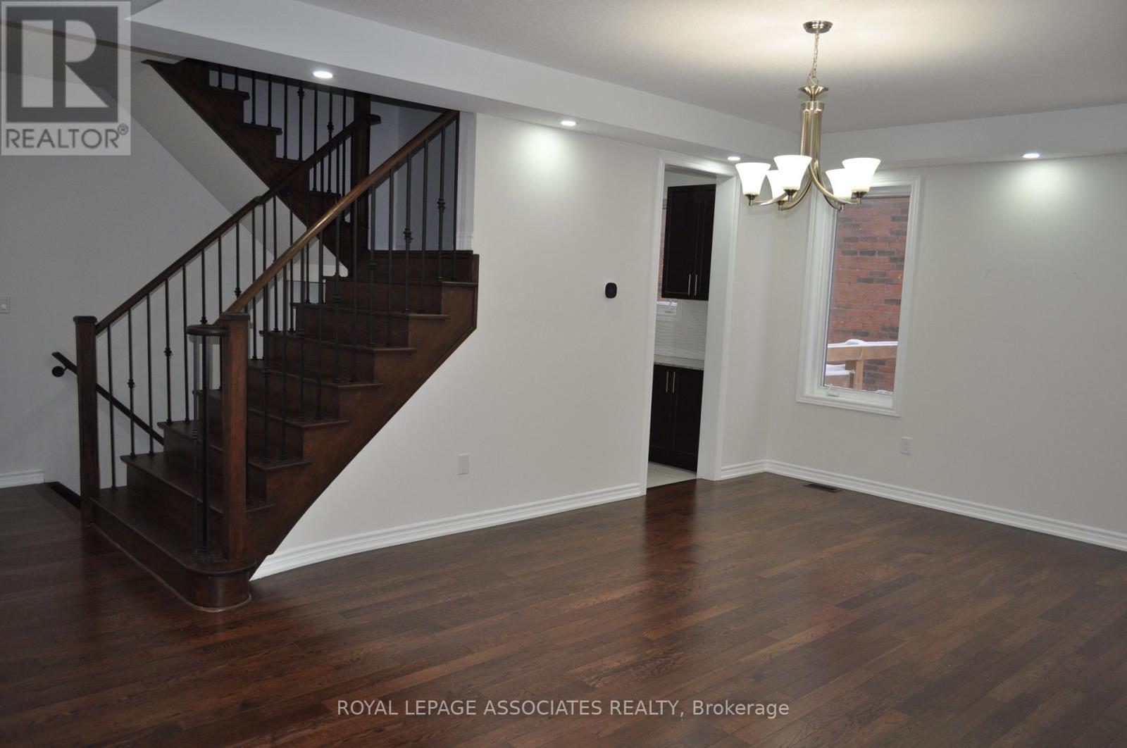 307 Reg Harrison Trail, Newmarket, Ontario  L3X 0M2 - Photo 4 - N12664354