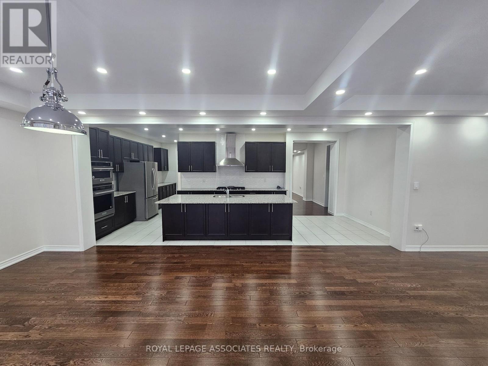 307 Reg Harrison Trail, Newmarket, Ontario  L3X 0M2 - Photo 6 - N12664354