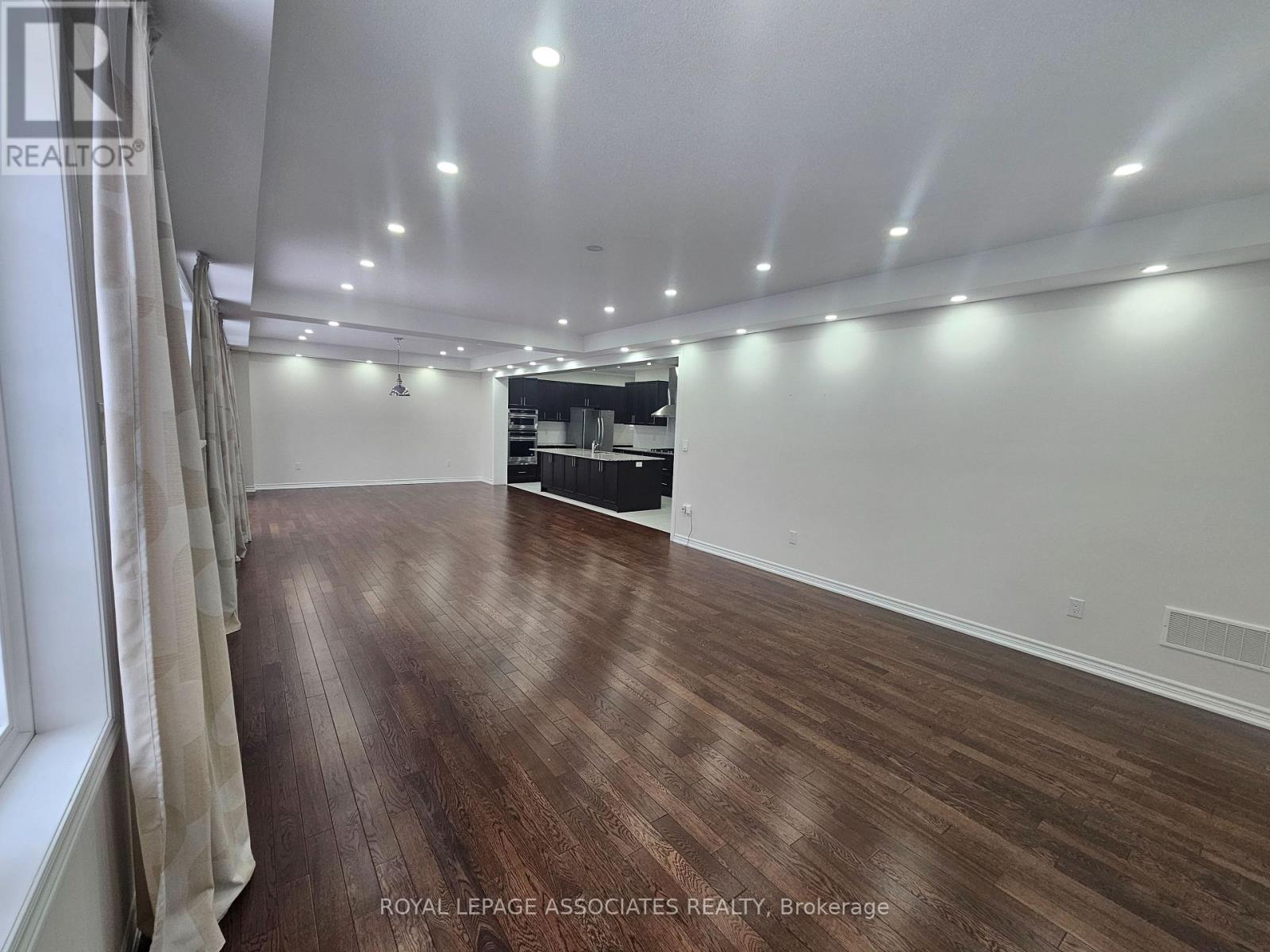 307 Reg Harrison Trail, Newmarket, Ontario  L3X 0M2 - Photo 7 - N12664354