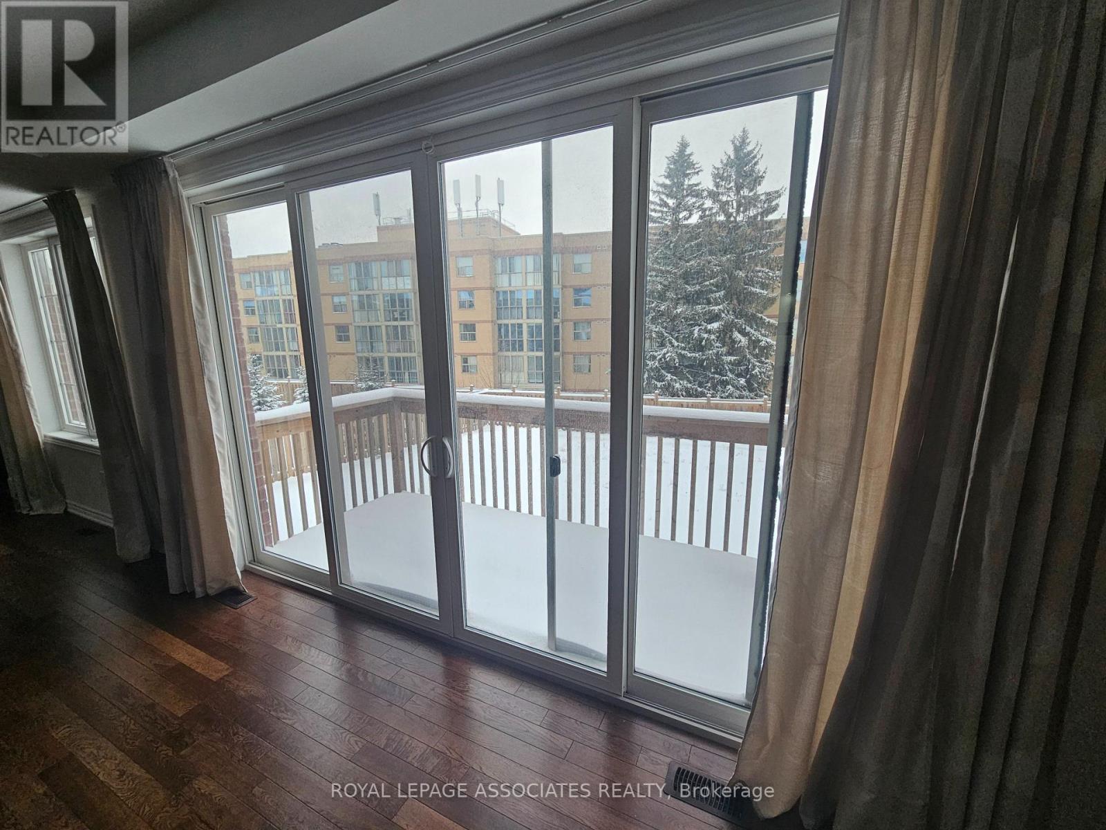 307 Reg Harrison Trail, Newmarket, Ontario  L3X 0M2 - Photo 9 - N12664354