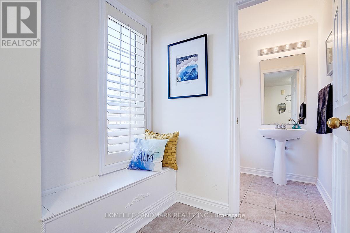 65 Crimson Ridge Road, Barrie, Ontario  L4N 0G7 - Photo 3 - S12664360