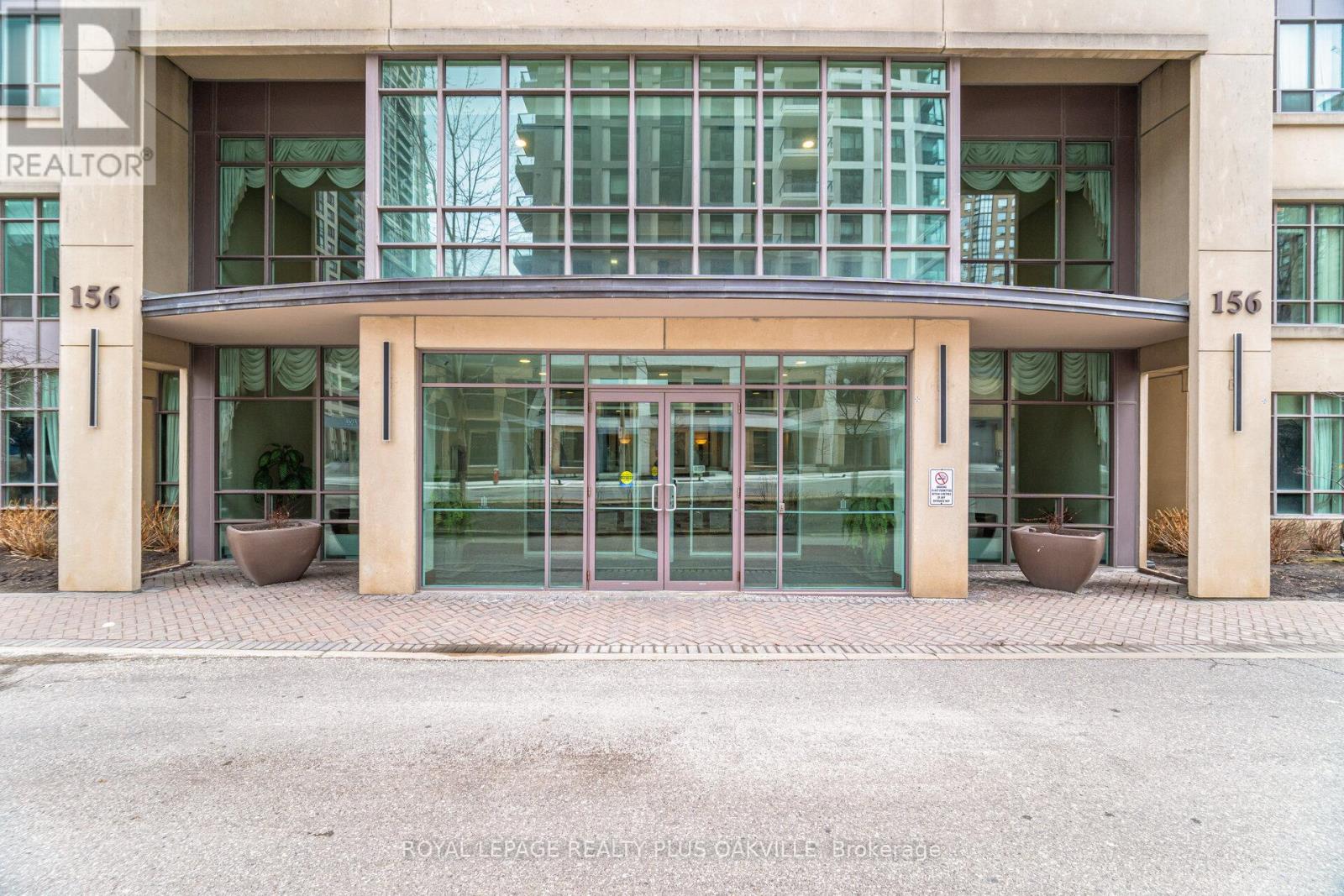 2016 - 156 Enfield Place, Mississauga, Ontario  L5B 4L8 - Photo 3 - W12664072