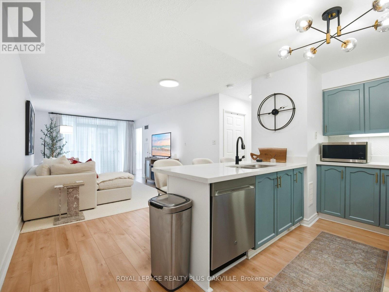 2016 - 156 Enfield Place, Mississauga, Ontario  L5B 4L8 - Photo 1 - W12664072