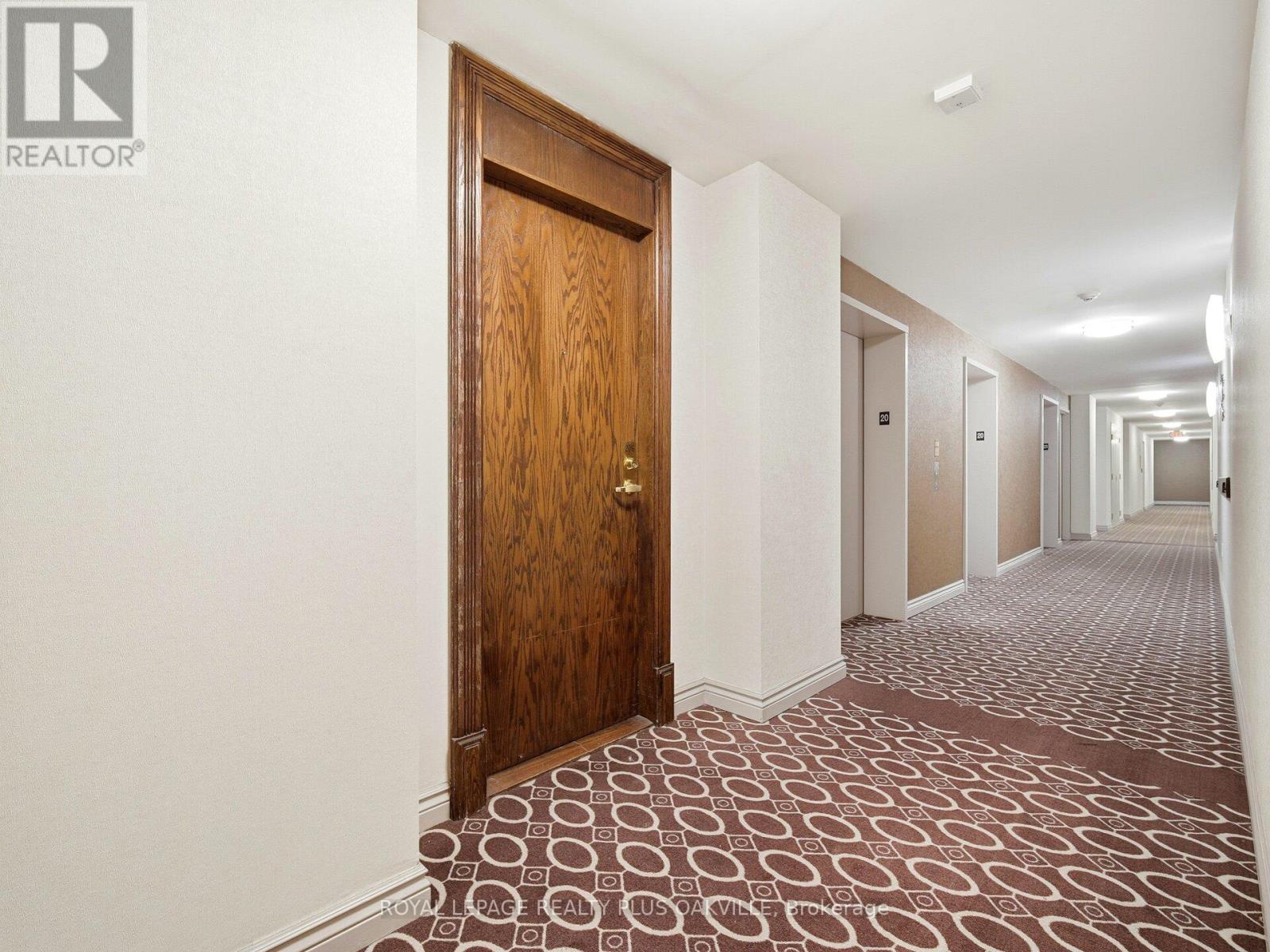 2016 - 156 Enfield Place, Mississauga, Ontario  L5B 4L8 - Photo 5 - W12664072