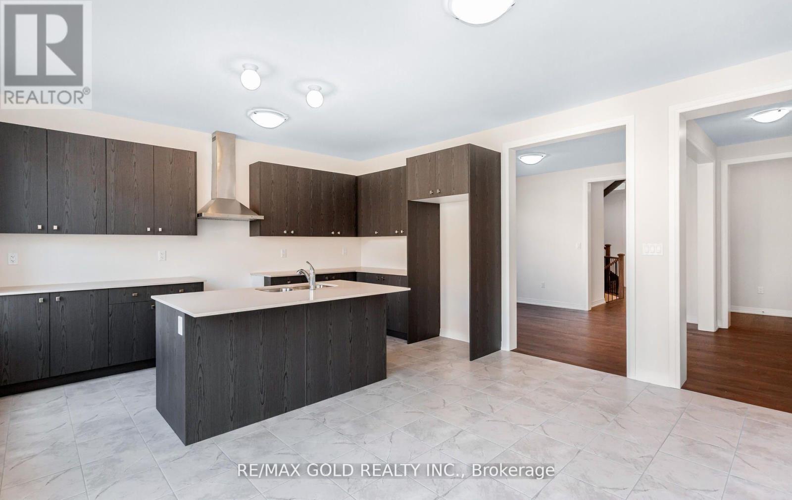 8 Boswell Drive, Brampton, Ontario  L6P 4R7 - Photo 18 - W12664330