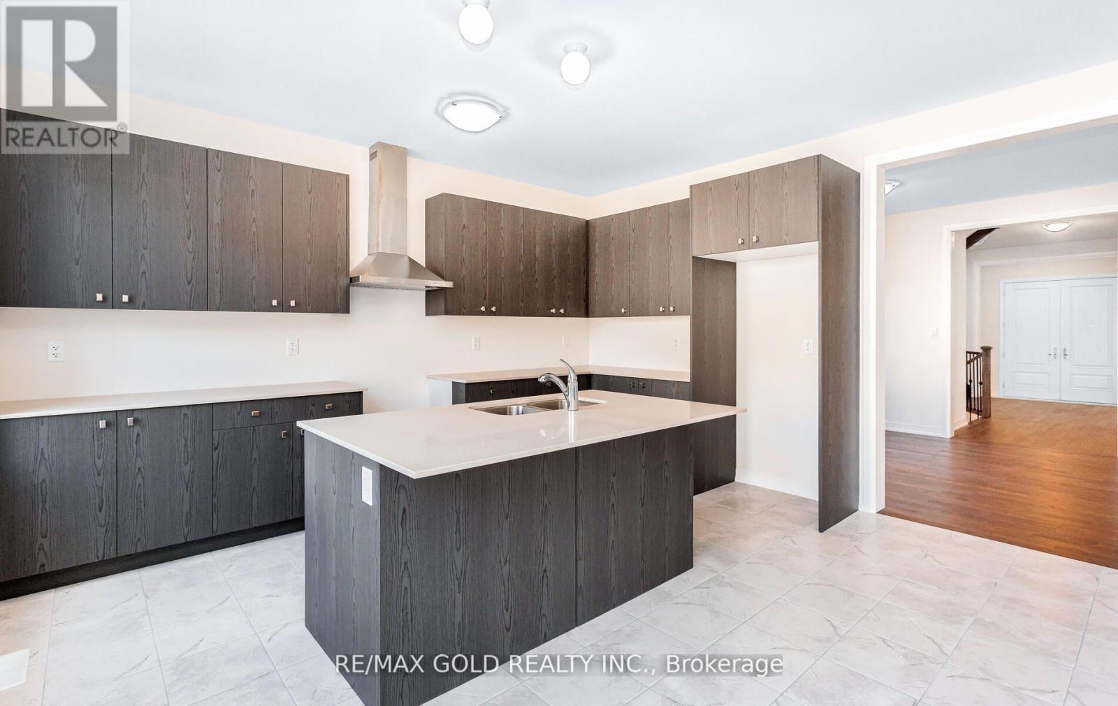 8 Boswell Drive, Brampton, Ontario  L6P 4R7 - Photo 19 - W12664330