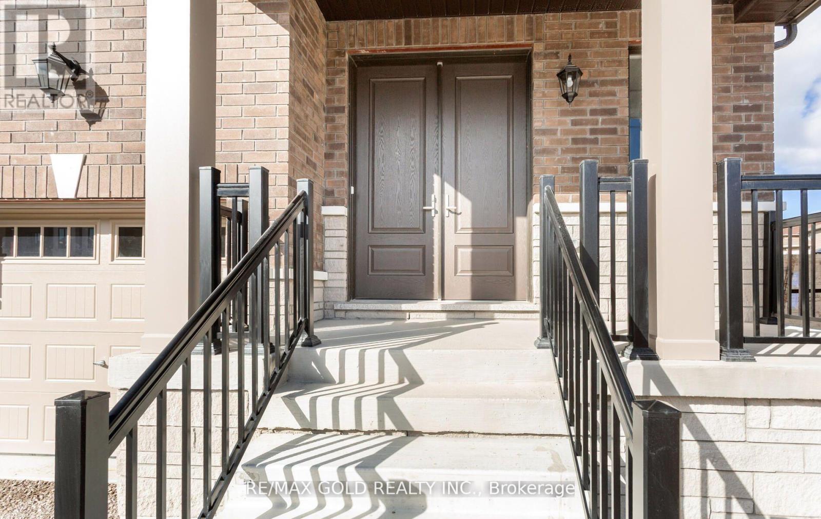 8 Boswell Drive, Brampton, Ontario  L6P 4R7 - Photo 3 - W12664330