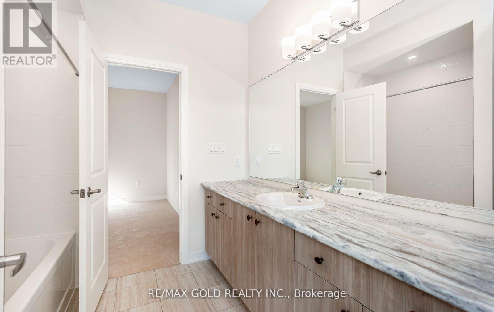 8 Boswell Drive, Brampton, Ontario  L6P 4R7 - Photo 37 - W12664330