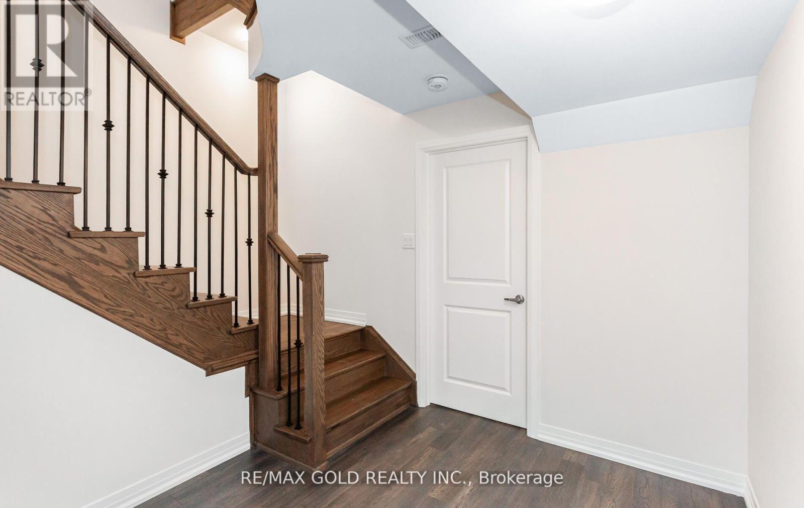 8 Boswell Drive, Brampton, Ontario  L6P 4R7 - Photo 43 - W12664330