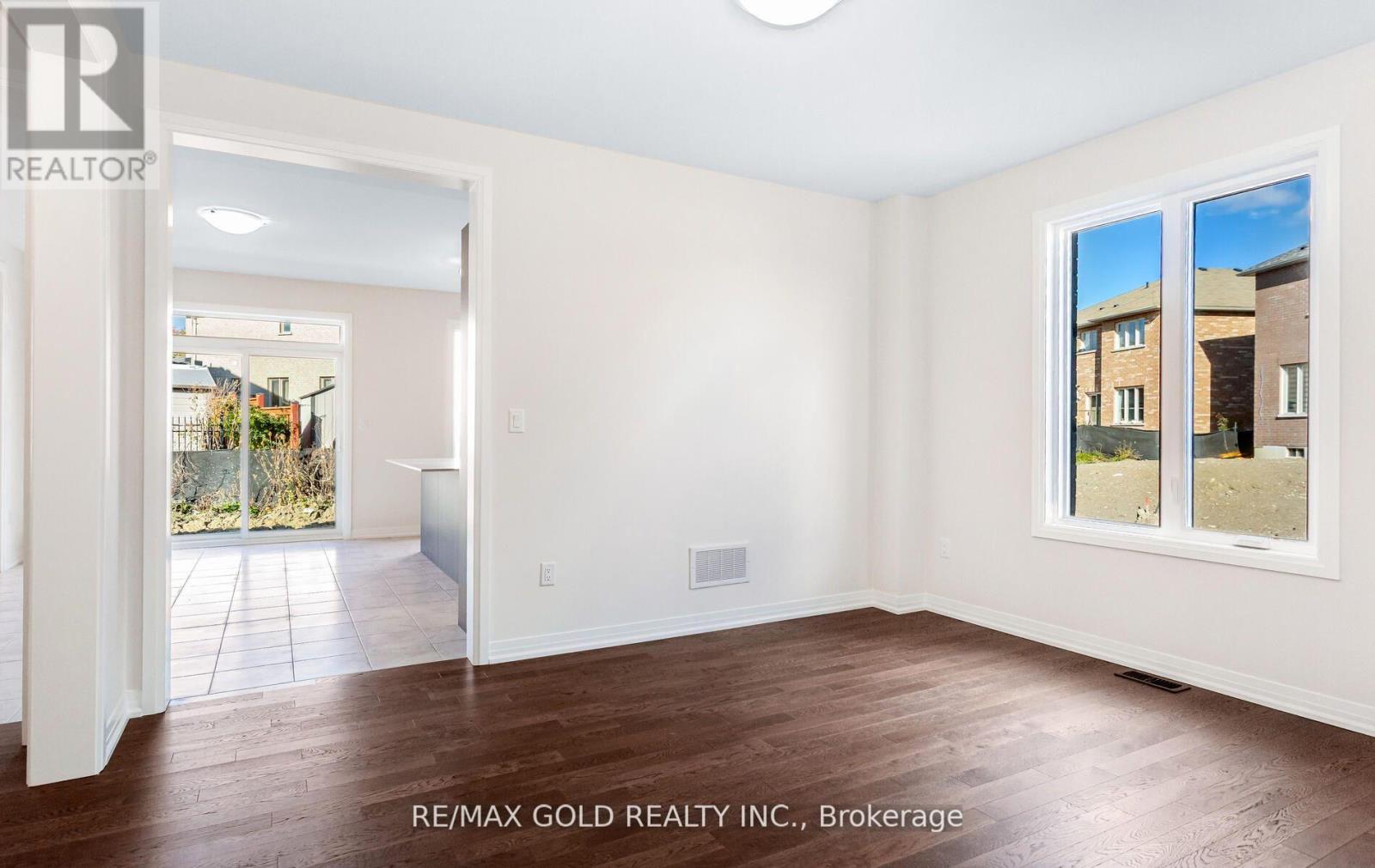 8 Boswell Drive, Brampton, Ontario  L6P 4R7 - Photo 7 - W12664330