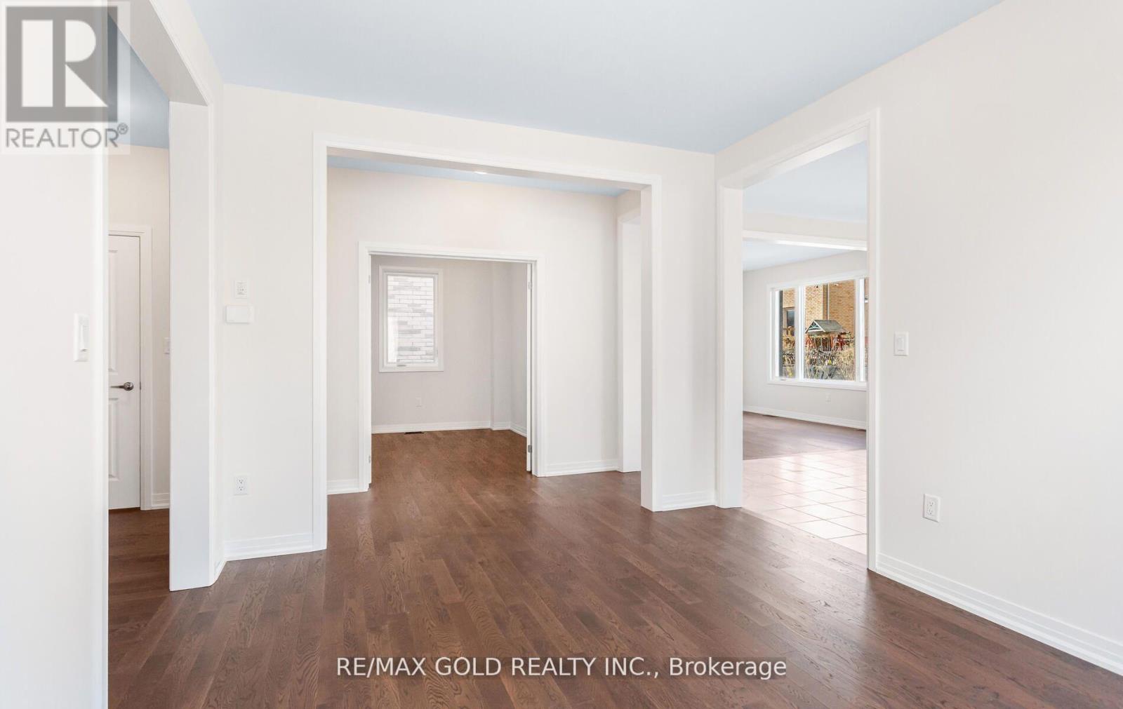 8 Boswell Drive, Brampton, Ontario  L6P 4R7 - Photo 8 - W12664330