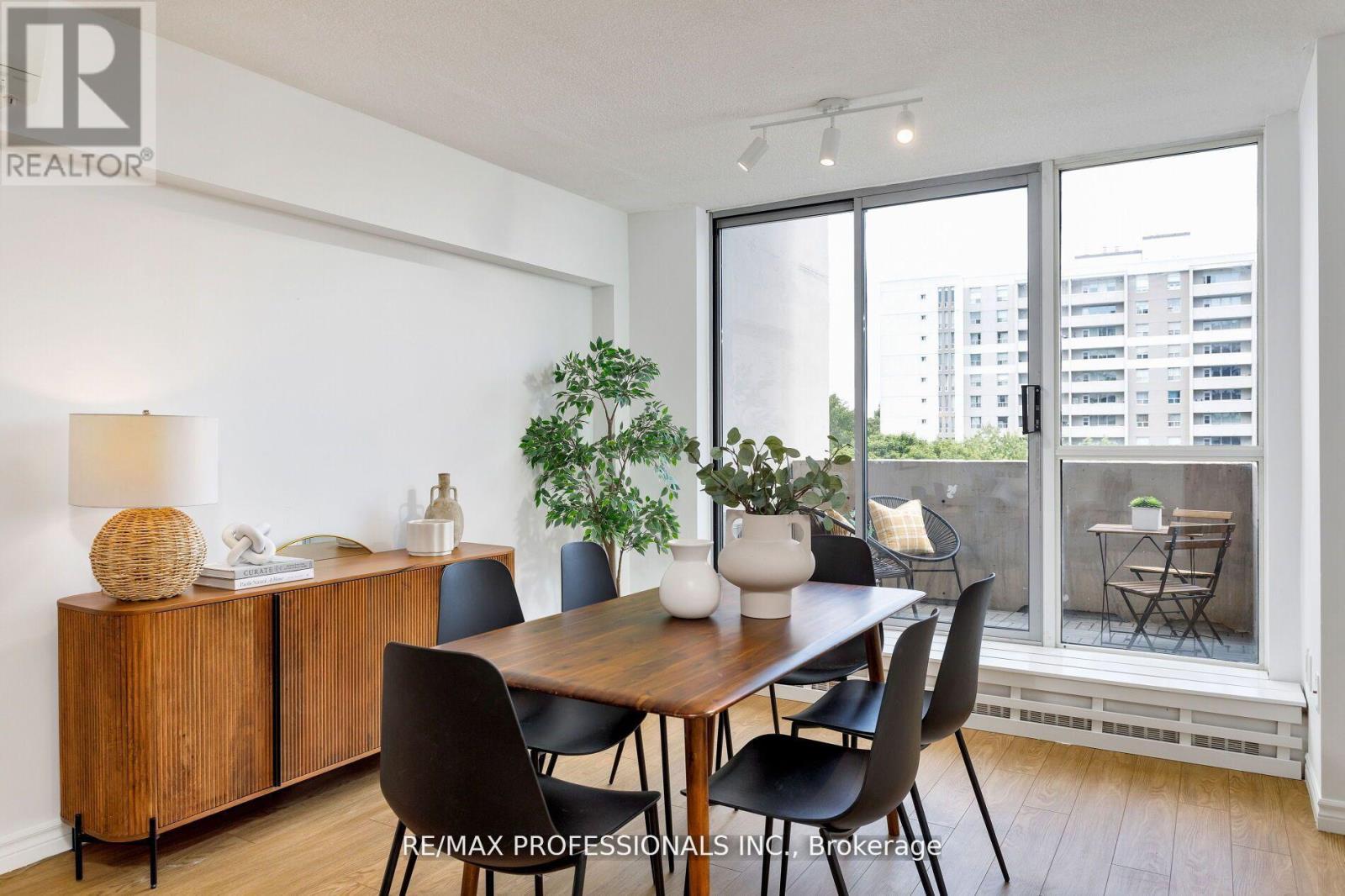 510 - 35 Ormskirk Avenue, Toronto, Ontario  M6S 1A8 - Photo 5 - W12664398