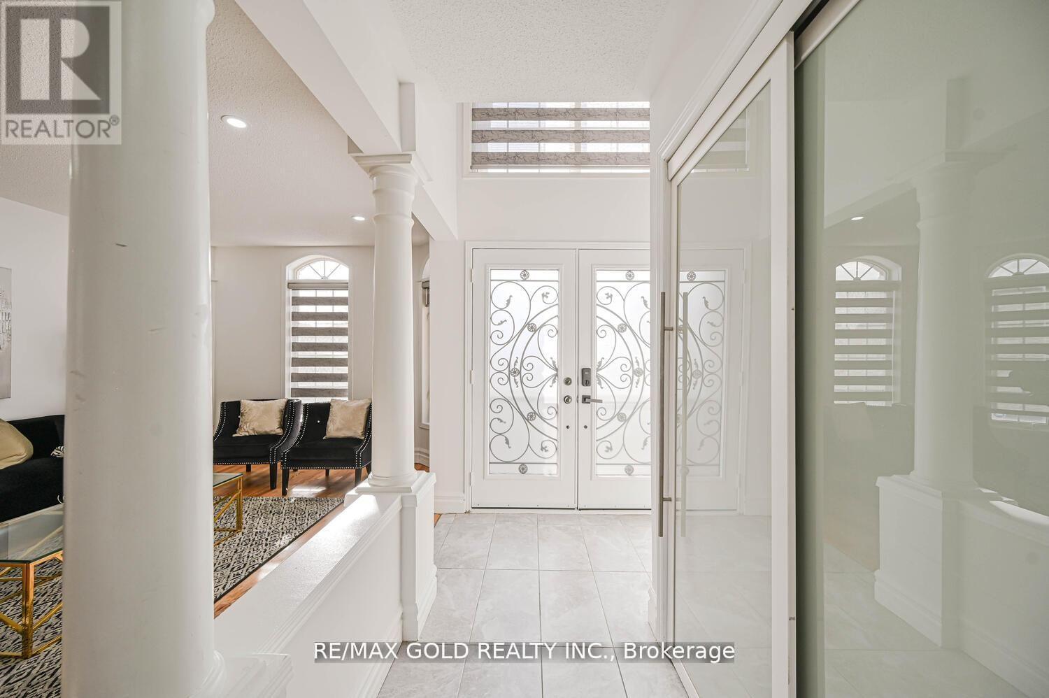 51 Jack Rabbit Crescent, Brampton, Ontario  L6R 2E4 - Photo 6 - W12664404