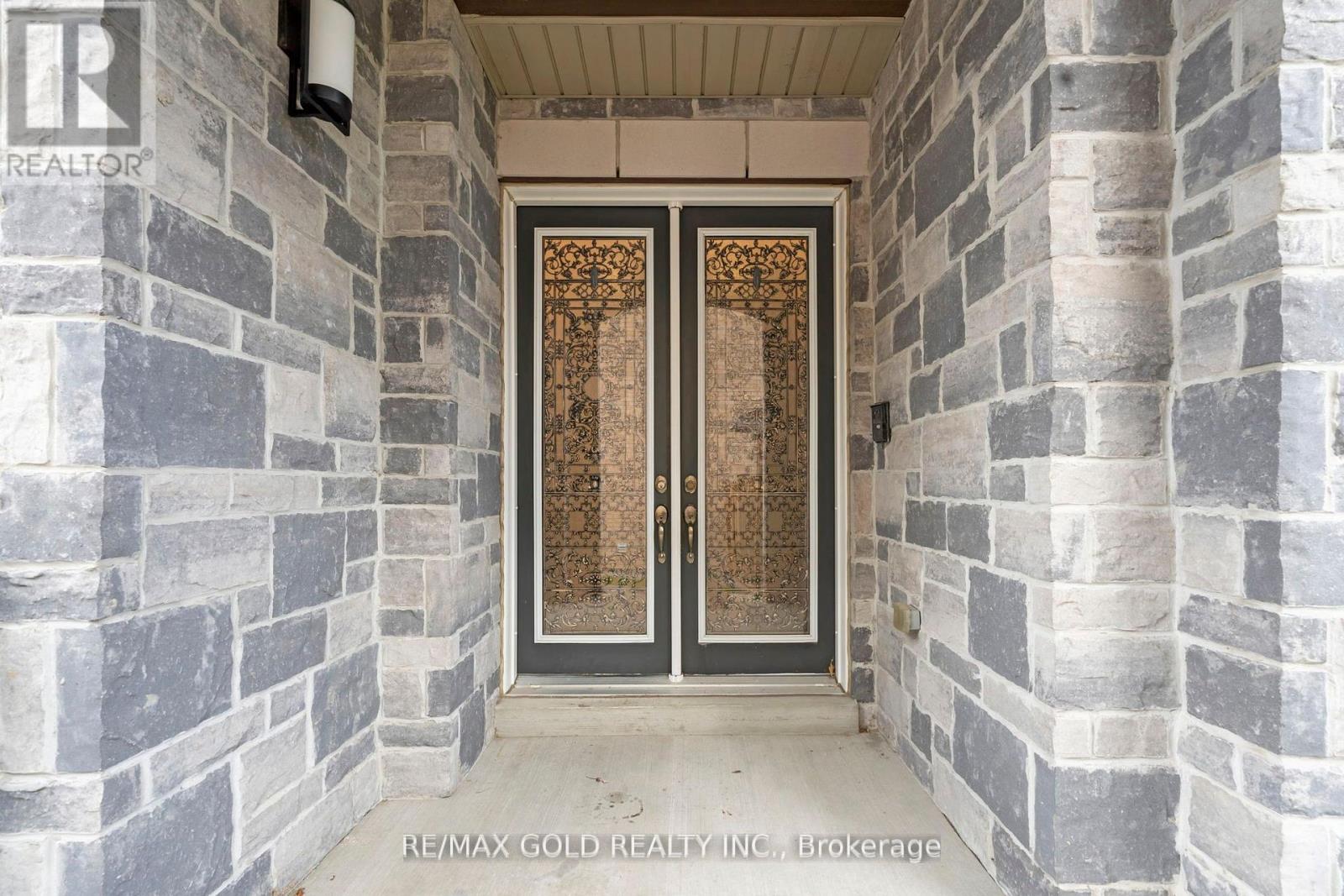 34 Rhapsody Crescent, Brampton, Ontario  L6P 4E8 - Photo 2 - W12664406