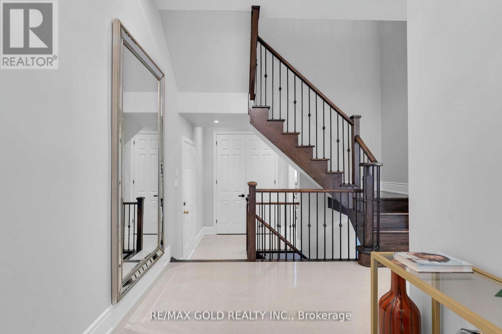 34 Rhapsody Crescent, Brampton, Ontario  L6P 4E8 - Photo 4 - W12664406