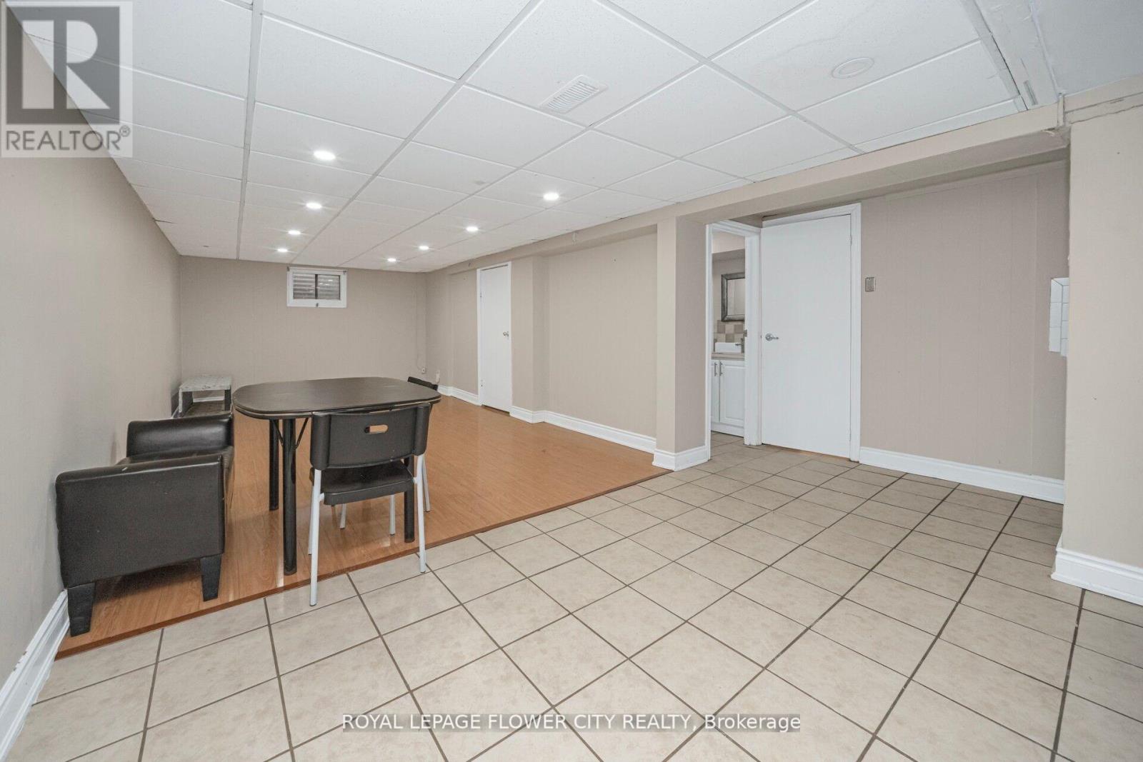 60 Lexington Avenue, Toronto, Ontario  M9V 2G8 - Photo 35 - W12664412