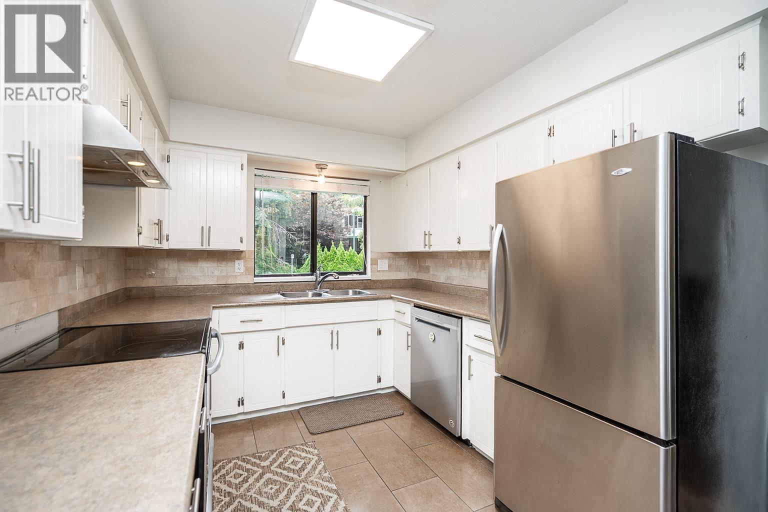 2920 Tatla Place, Coquitlam, British Columbia  V3C 4W8 - Photo 11 - R3076157