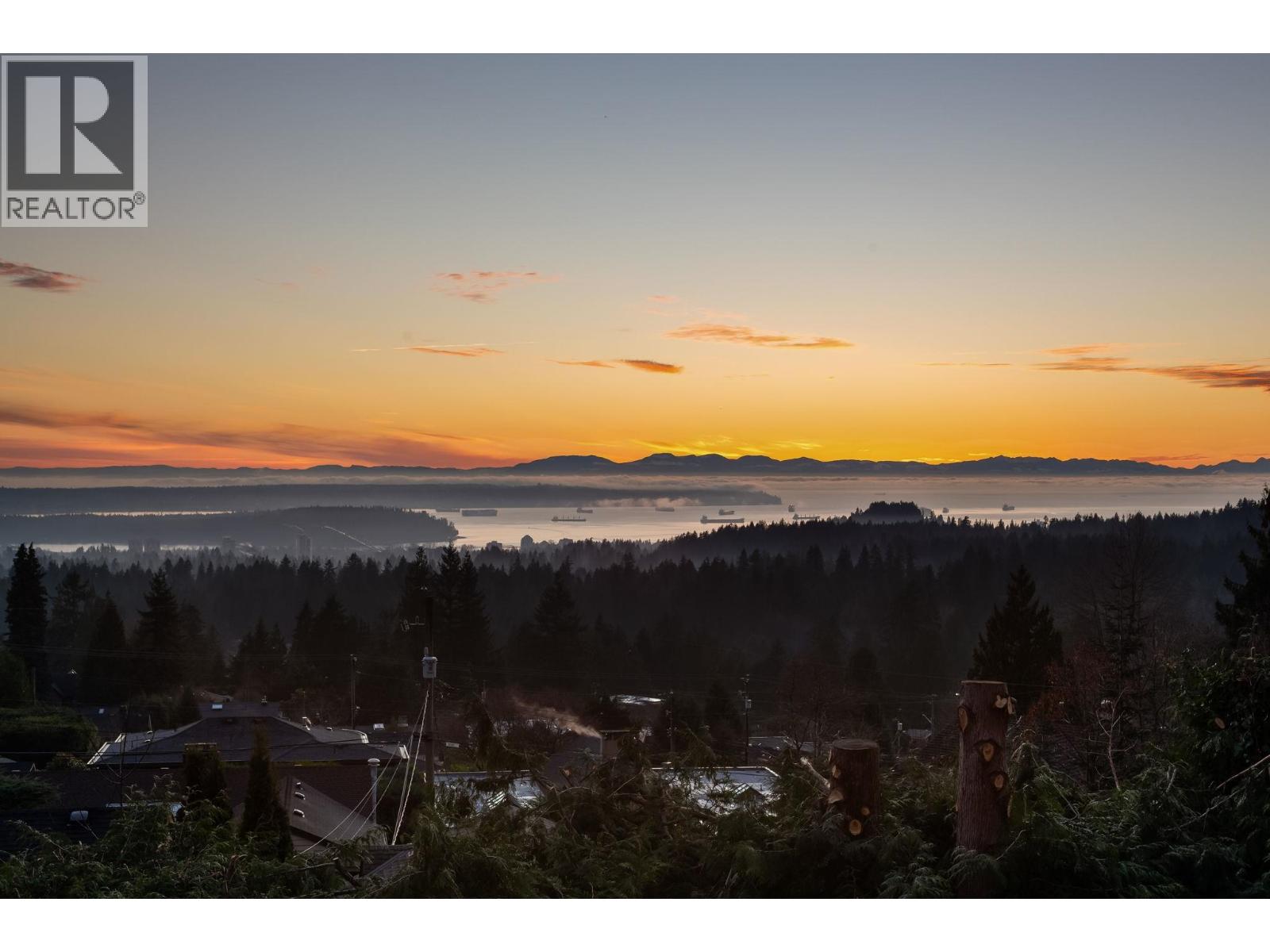 637 Alpine Court, North Vancouver, British Columbia  V7R 2L7 - Photo 1 - R3076159