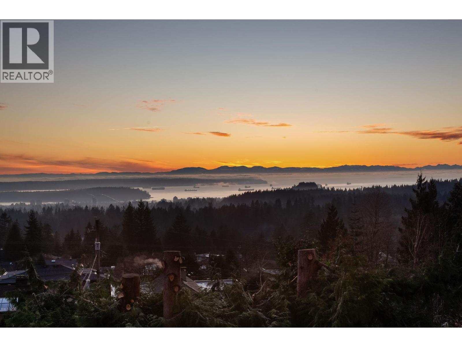 637 Alpine Court, North Vancouver, British Columbia  V7R 2L7 - Photo 10 - R3076159