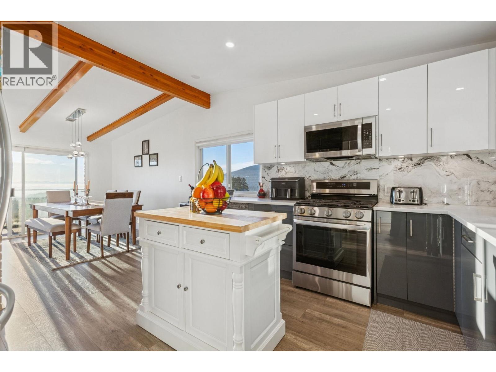 637 Alpine Court, North Vancouver, British Columbia  V7R 2L7 - Photo 16 - R3076159