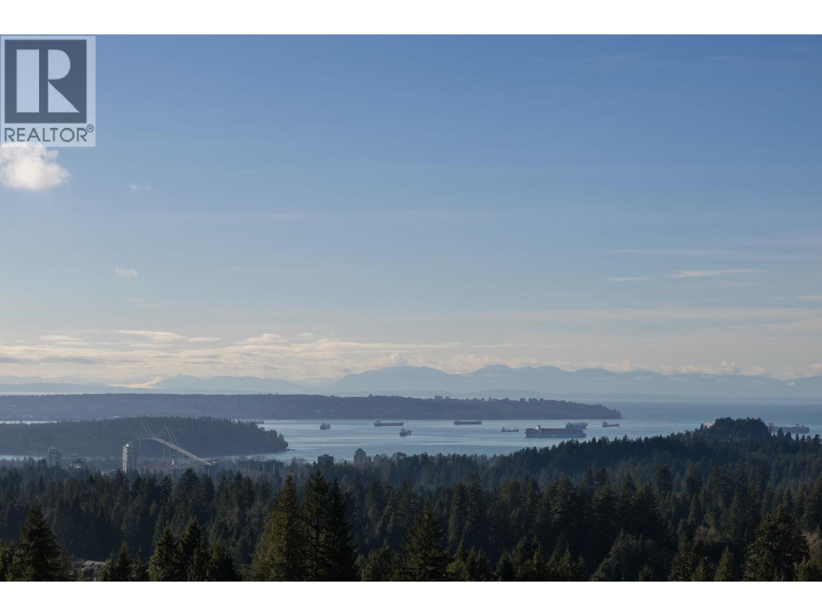 637 Alpine Court, North Vancouver, British Columbia  V7R 2L7 - Photo 2 - R3076159