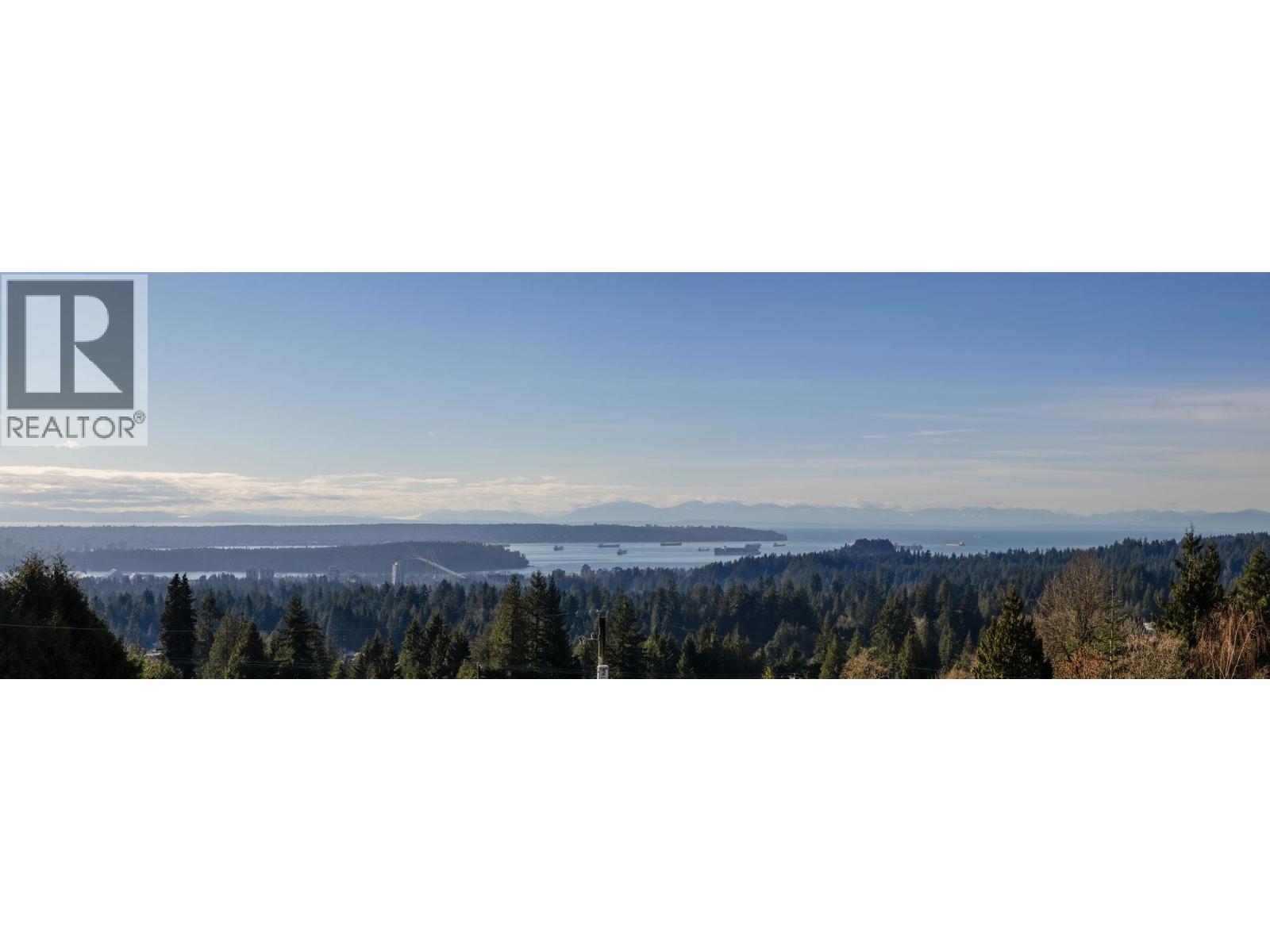 637 Alpine Court, North Vancouver, British Columbia  V7R 2L7 - Photo 3 - R3076159