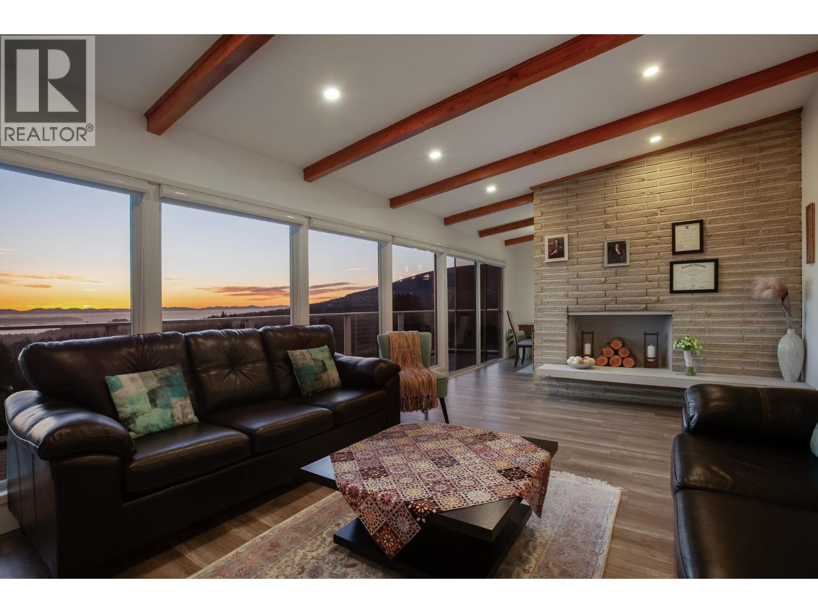 637 Alpine Court, North Vancouver, British Columbia  V7R 2L7 - Photo 6 - R3076159