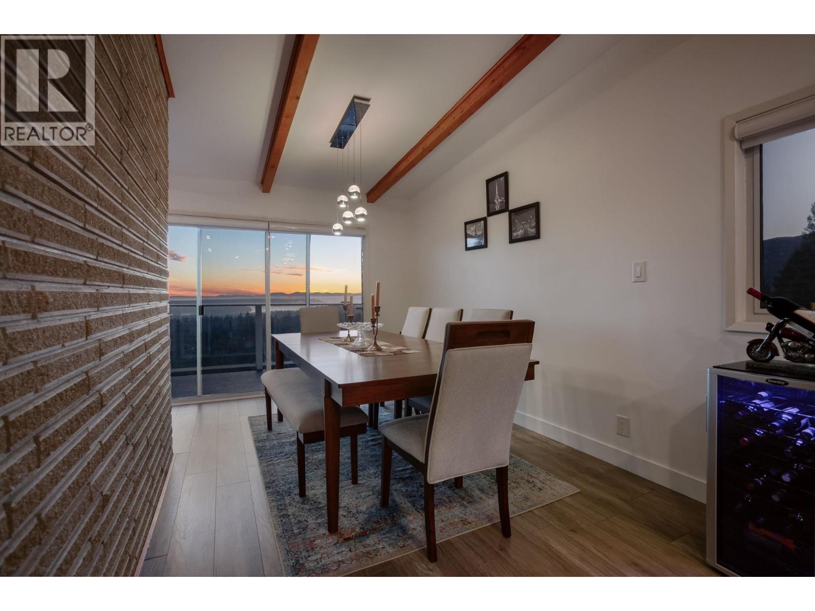 637 Alpine Court, North Vancouver, British Columbia  V7R 2L7 - Photo 8 - R3076159