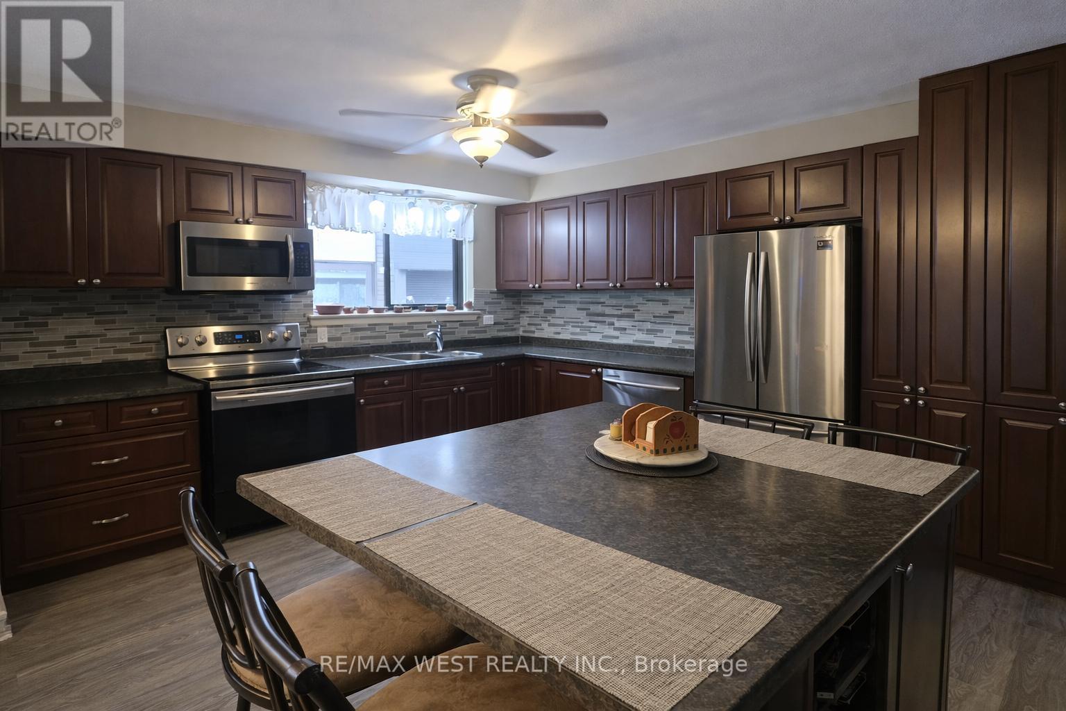 662 Balsam Crescent, Oshawa, Ontario  L1J 6A2 - Photo 3 - E12664434