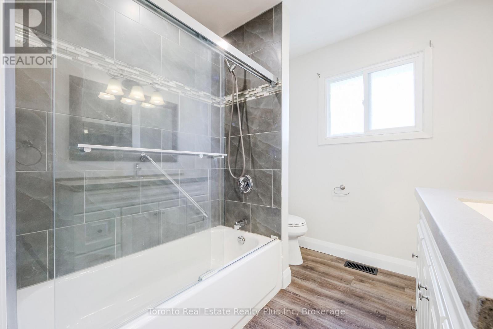 614 Gibb Street, Oshawa, Ontario  L1J 1Z7 - Photo 8 - E12664338