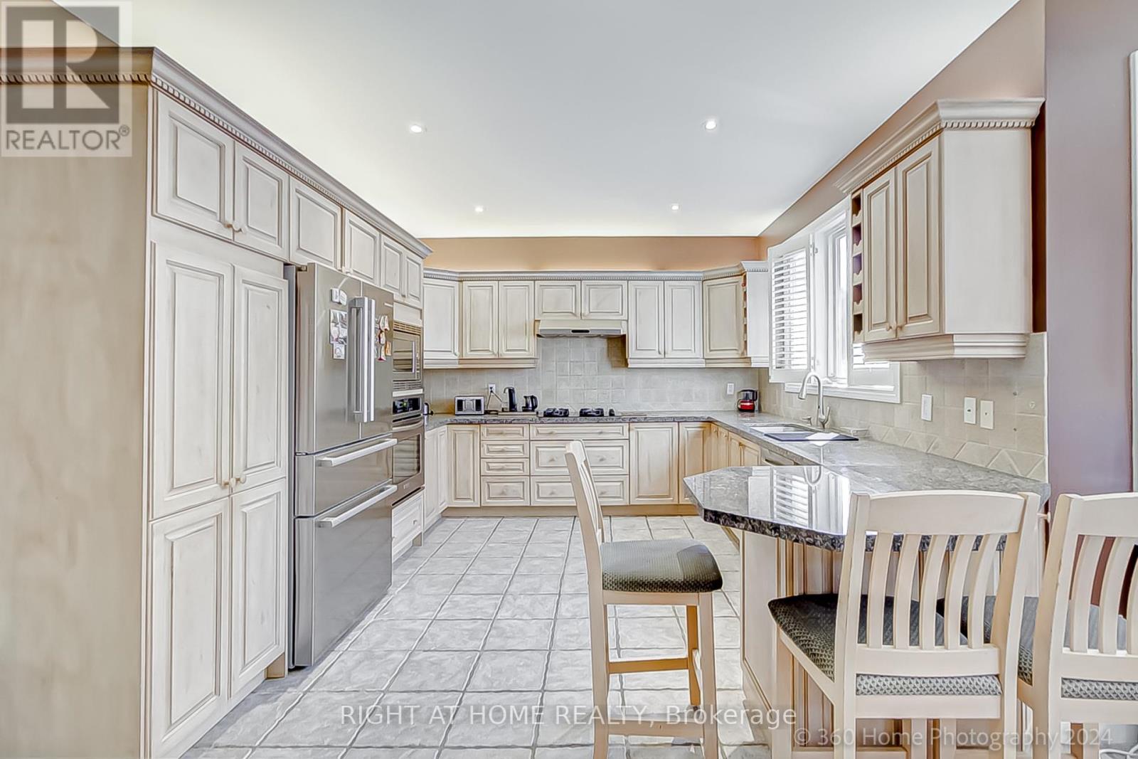 103 Oak Avenue, Richmond Hill, Ontario  L4C 6R6 - Photo 13 - N12664426