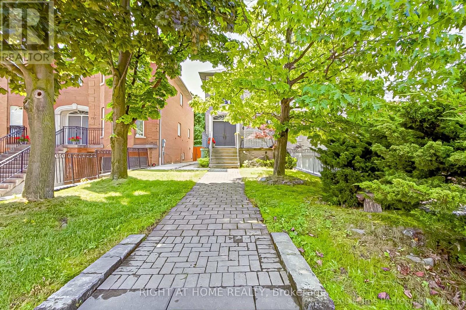 103 Oak Avenue, Richmond Hill, Ontario  L4C 6R6 - Photo 2 - N12664426