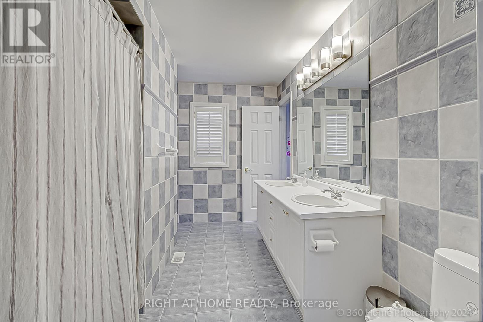 103 Oak Avenue, Richmond Hill, Ontario  L4C 6R6 - Photo 26 - N12664426