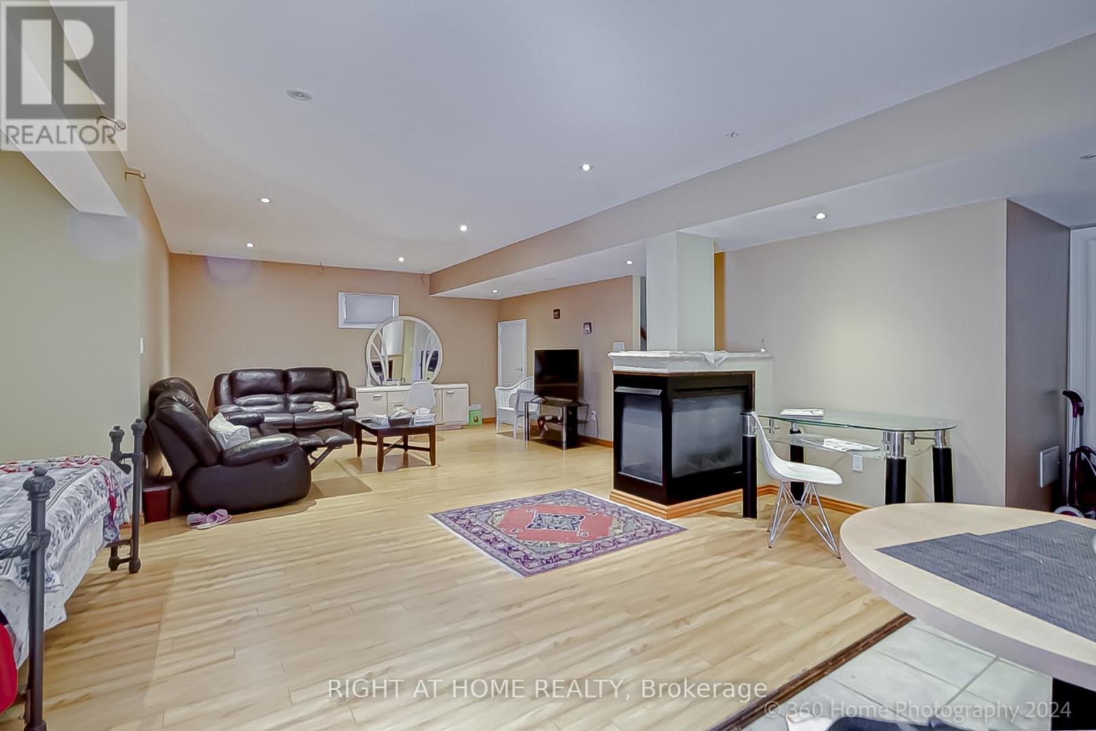 103 Oak Avenue, Richmond Hill, Ontario  L4C 6R6 - Photo 38 - N12664426