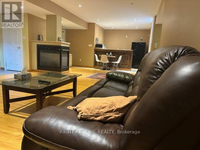 103 Oak Avenue, Richmond Hill, Ontario  L4C 6R6 - Photo 47 - N12664426