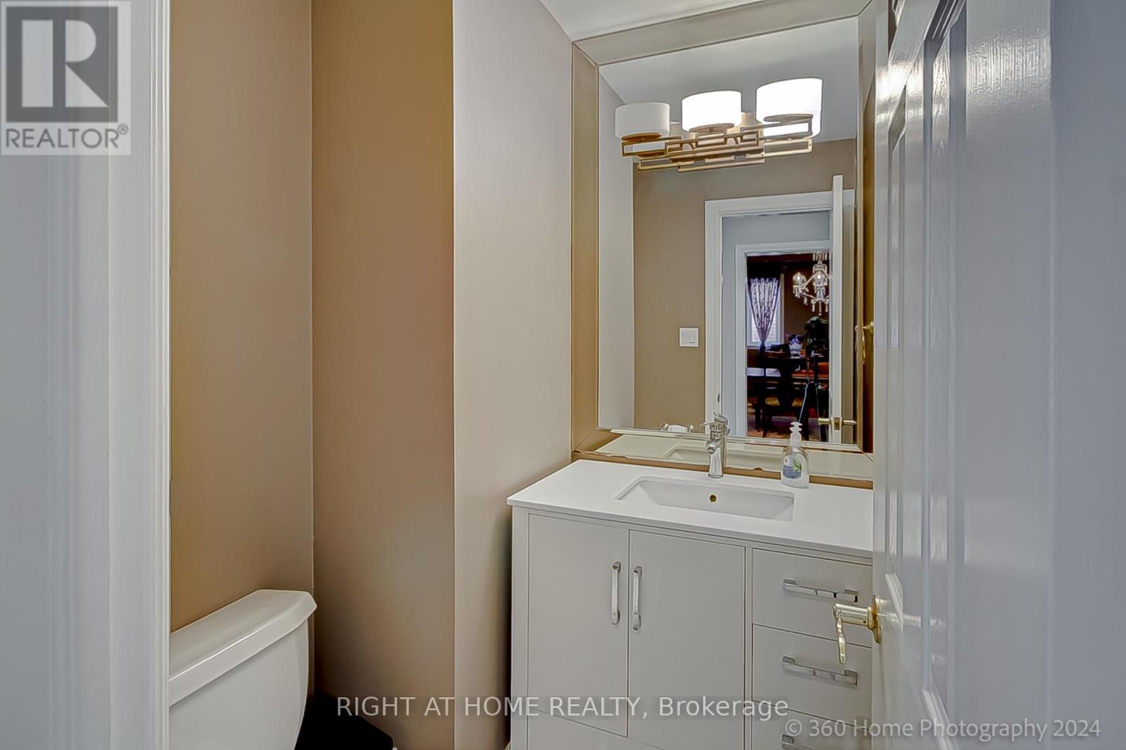 103 Oak Avenue, Richmond Hill, Ontario  L4C 6R6 - Photo 9 - N12664426