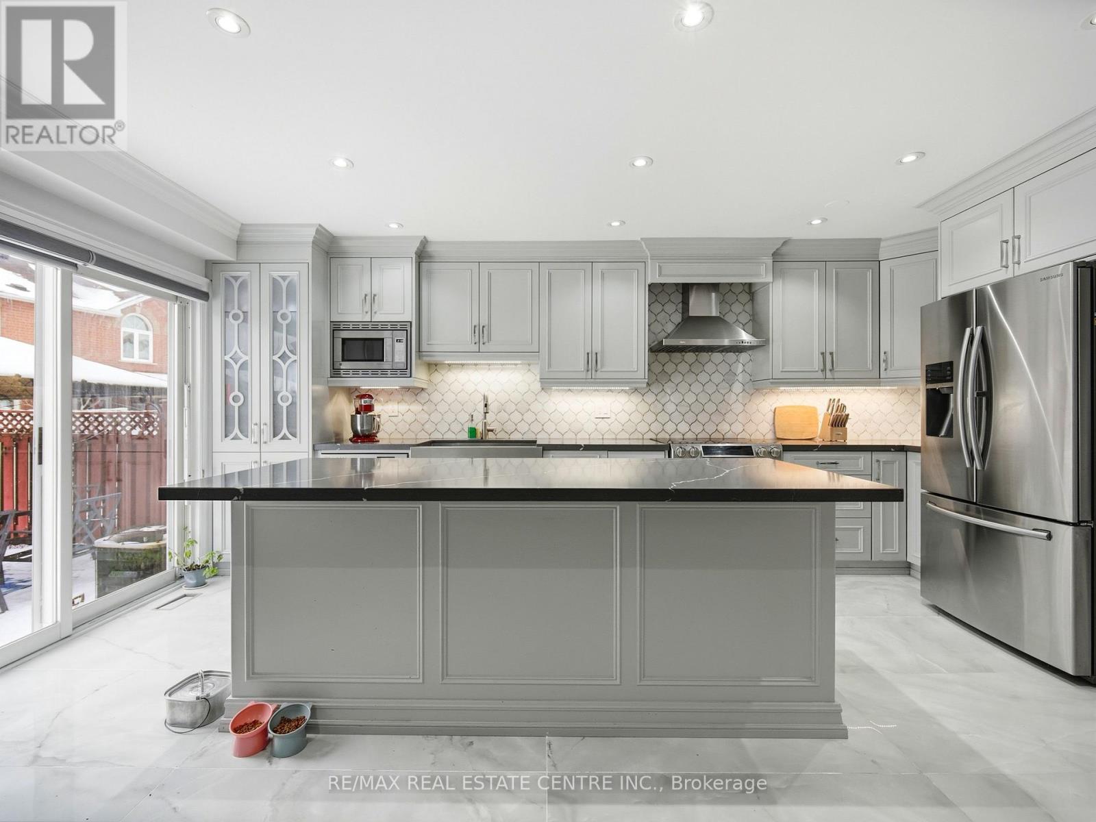 6 Mannel Crescent, Brampton, Ontario  L6Y 5E1 - Photo 12 - W12664436