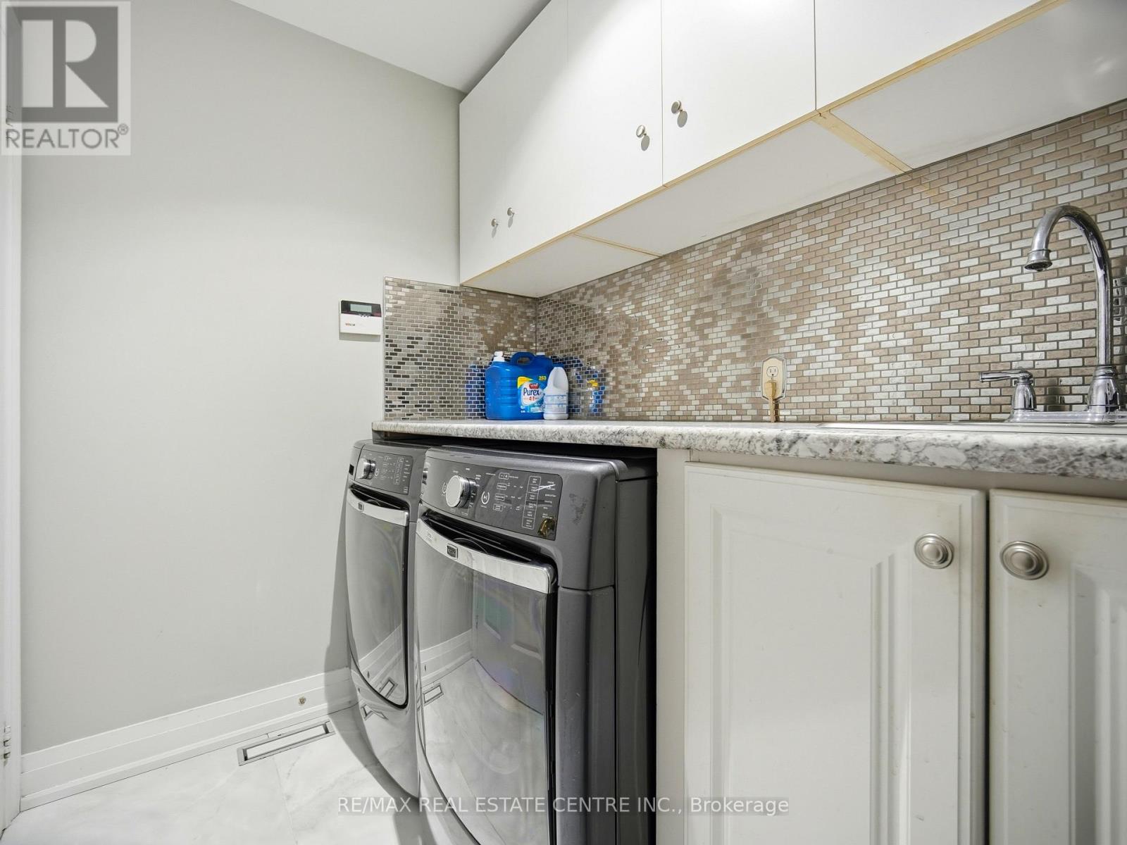 6 Mannel Crescent, Brampton, Ontario  L6Y 5E1 - Photo 19 - W12664436