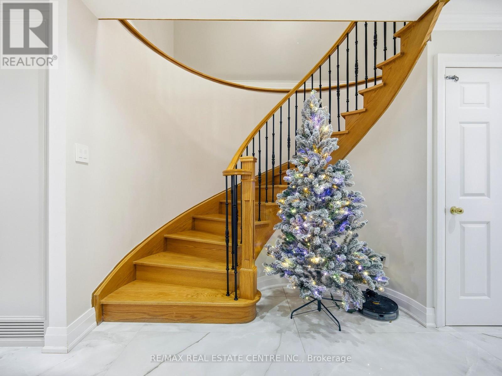 6 Mannel Crescent, Brampton, Ontario  L6Y 5E1 - Photo 20 - W12664436