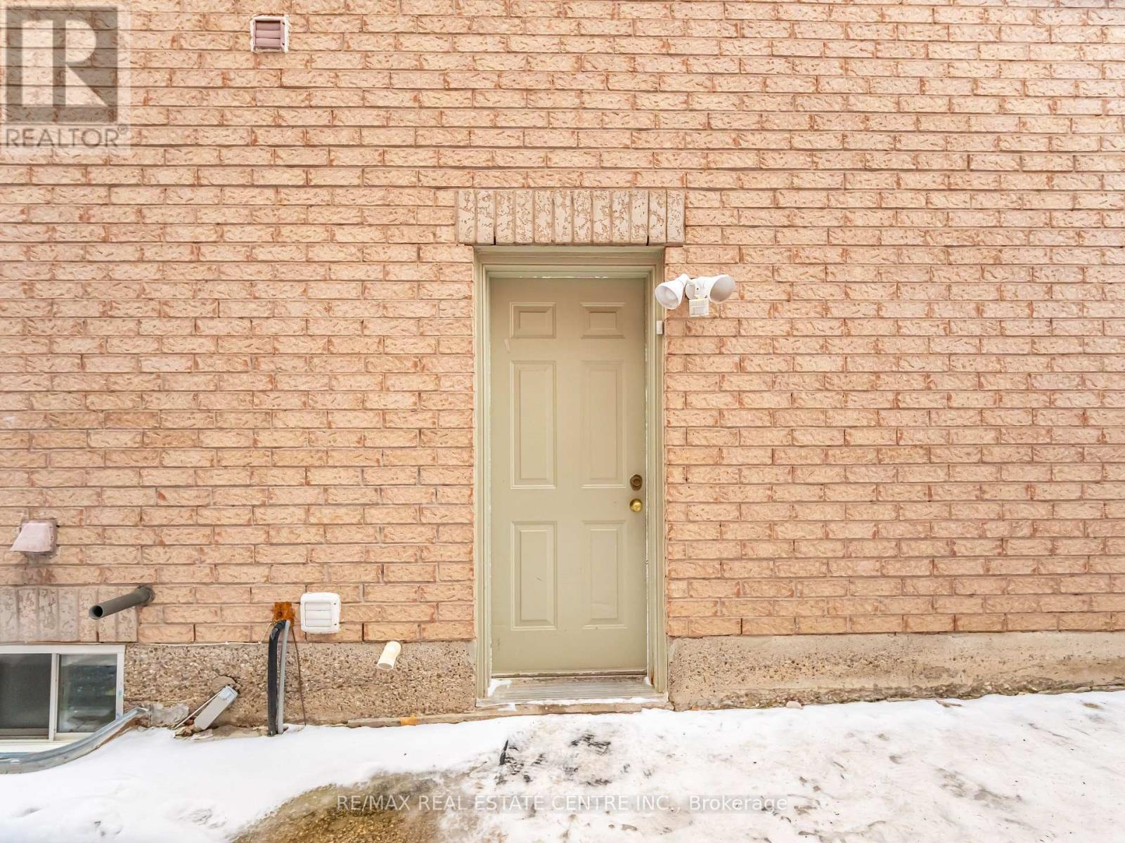 6 Mannel Crescent, Brampton, Ontario  L6Y 5E1 - Photo 35 - W12664436